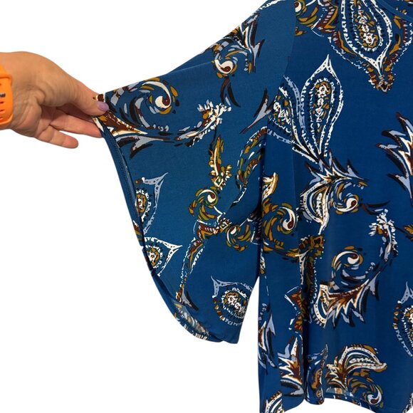 CHICO'S PRETTY PRINT TOP w/FLUTED SLEEVES  MEDIUM    #C - Picture 3 of 8